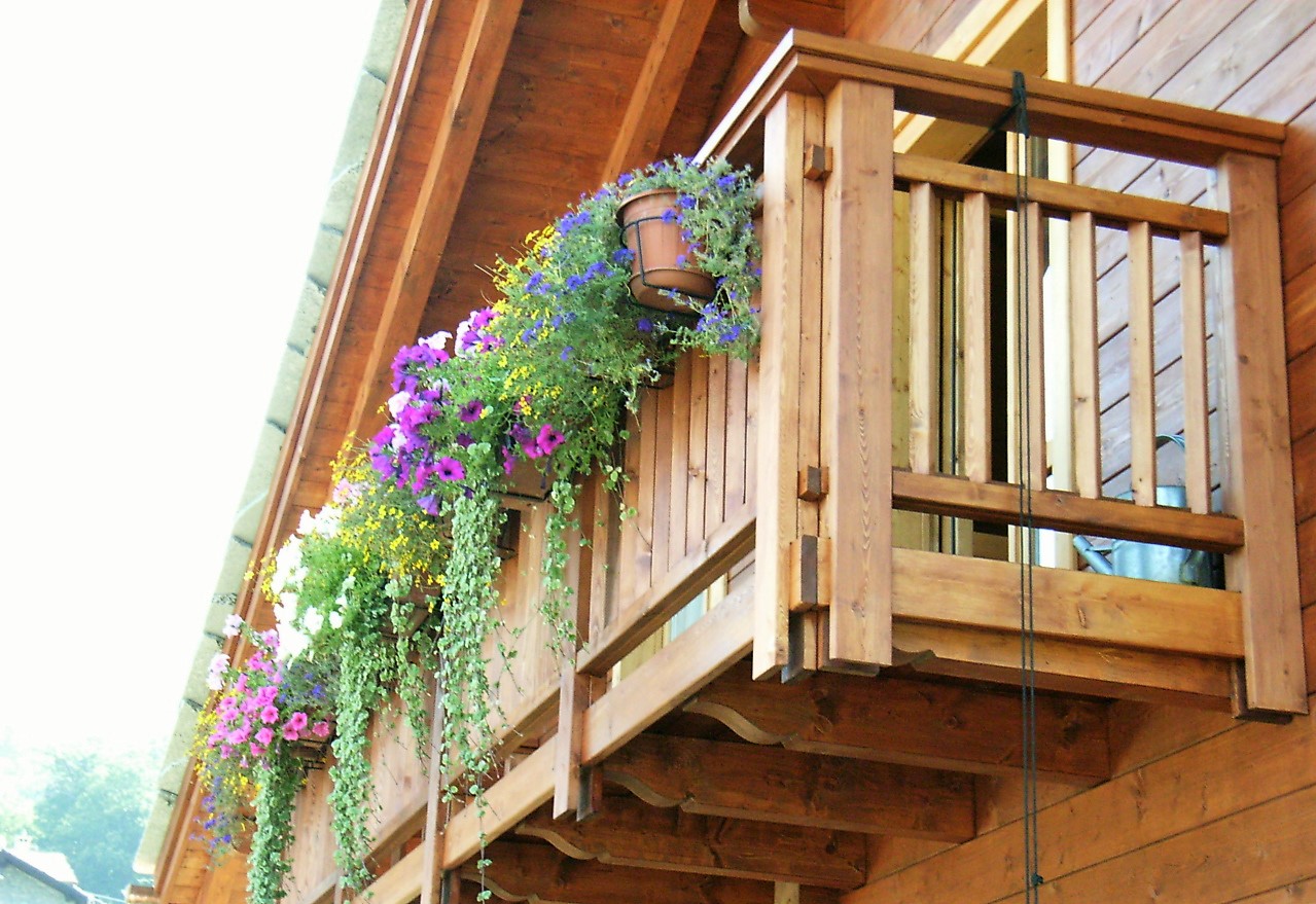 Realizzazione abitazione Primavera Haus – balcone legno
