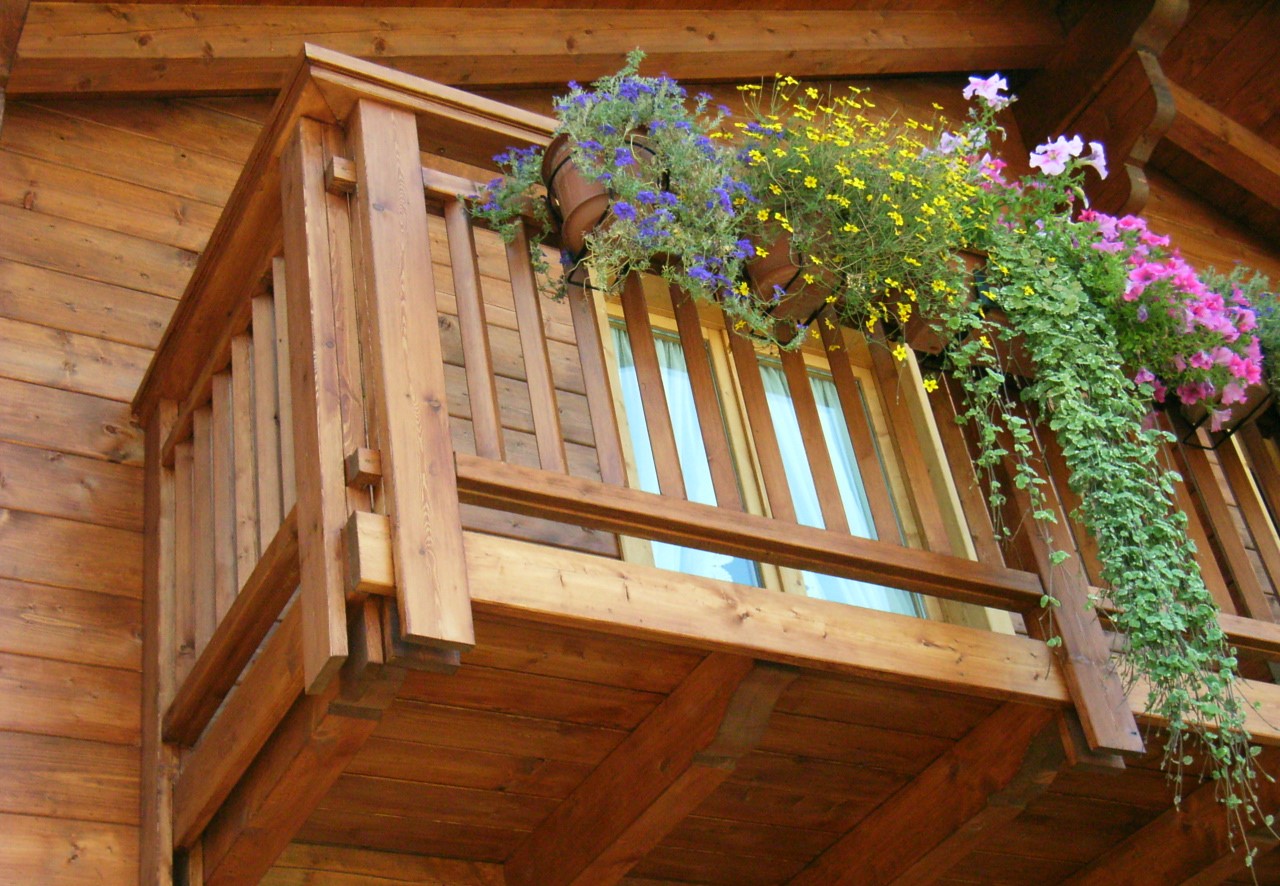 Realizzazione abitazione Primavera Haus – balcone legno a vista